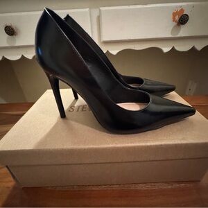 Steve Madden Noir Pumps Size 6.5 - Like New